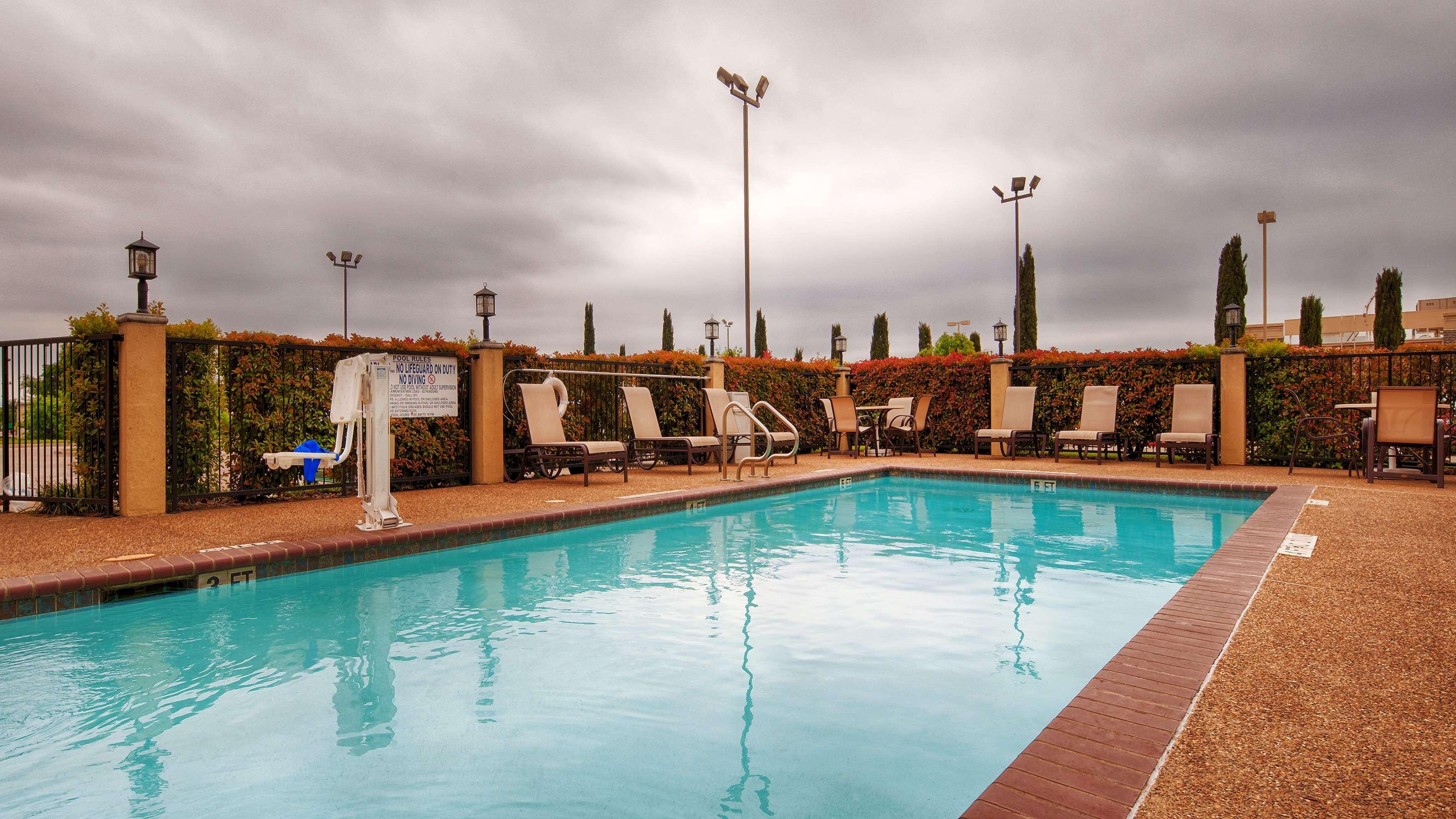 Best Western Plus Denton Inn & Suites Esterno foto